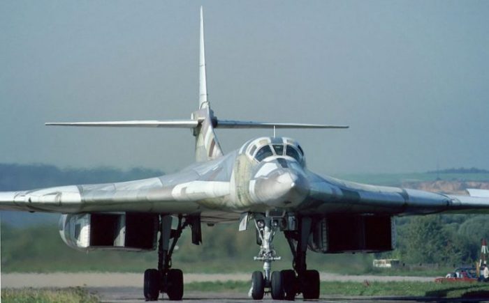 A Tu-160 taxies in after a flight demonstration, 1993. Photo by Rob Schleiffert CC-BY-SA 2.0