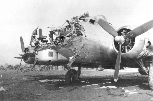 18 Images Of Heavily Damaged B-17 Bombers That Somehow Made It Home - I ...