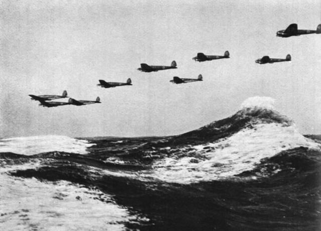 Formation of HE-111 flying over heavy seas in 1940 (Bundesarchiv, Bild 141-0678)