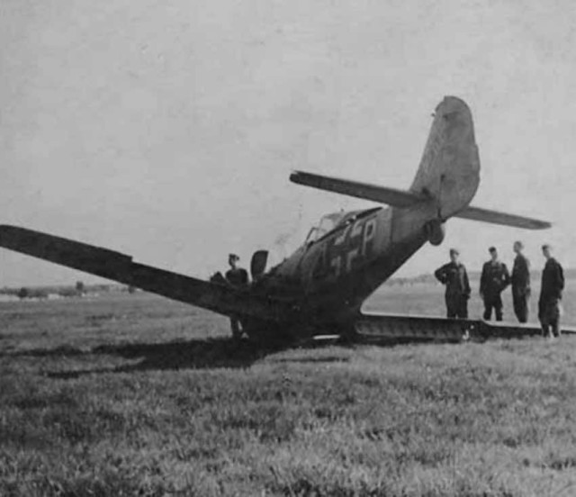 Focke-Wulf Fw 190 attack aircraft +P crash landed