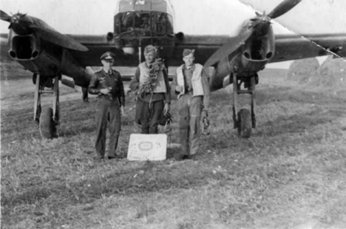 Focke Wulf Fw189 with crew