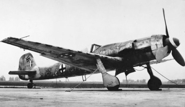 The Ta 152, note the much larger wings.