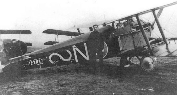 No. 87 Squadron Dolphin flown by Cecil Montgomery-Moore. A Lewis gun is mounted atop the lower right wing.