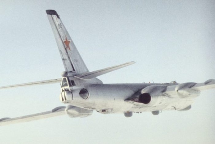Rear side view of a Tu-16 Badger reconnaissance variant (most likely Tu-16R), 1989.