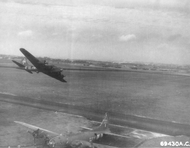 US B-17F Fortress aircraft ‘Hell Belle’ of the 91st Bomb Group, 401st Bomb Squadron doing a low-level fly-by at RAF Bassingbourn, England, United Kingdom, Jun-Sep 1943