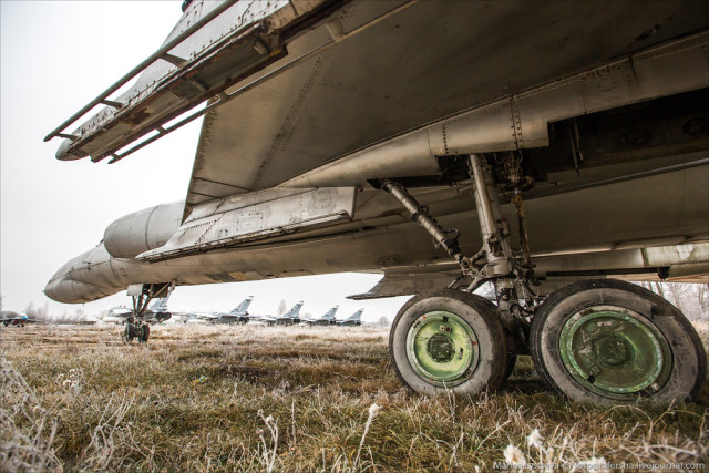 The aircraft’s hard points for the R-4 missile under the wings.