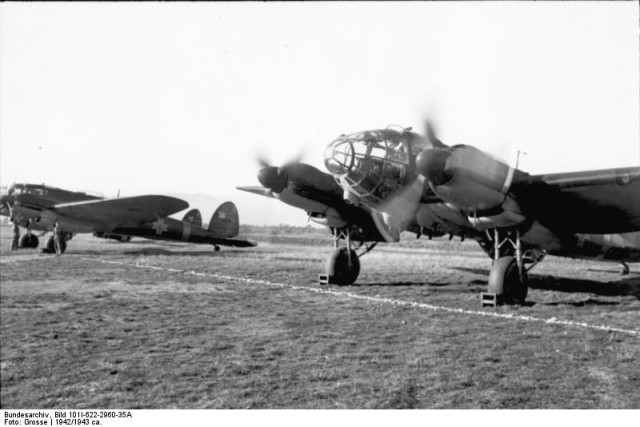 Heinkel He 111H in the Romanian Air Force (Bundesarchiv, Bild 101I-622-2960-35A Grosse)